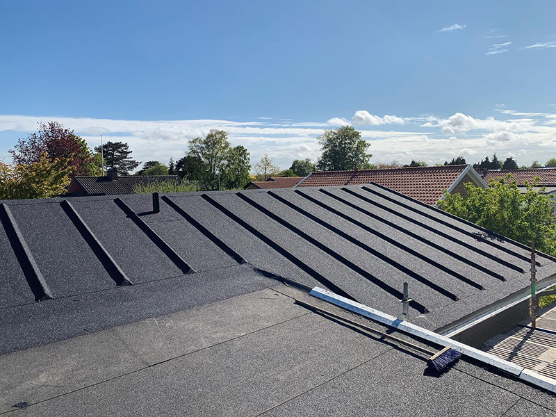 Nylaggning papptak till fritidshus Marsta Rolsta