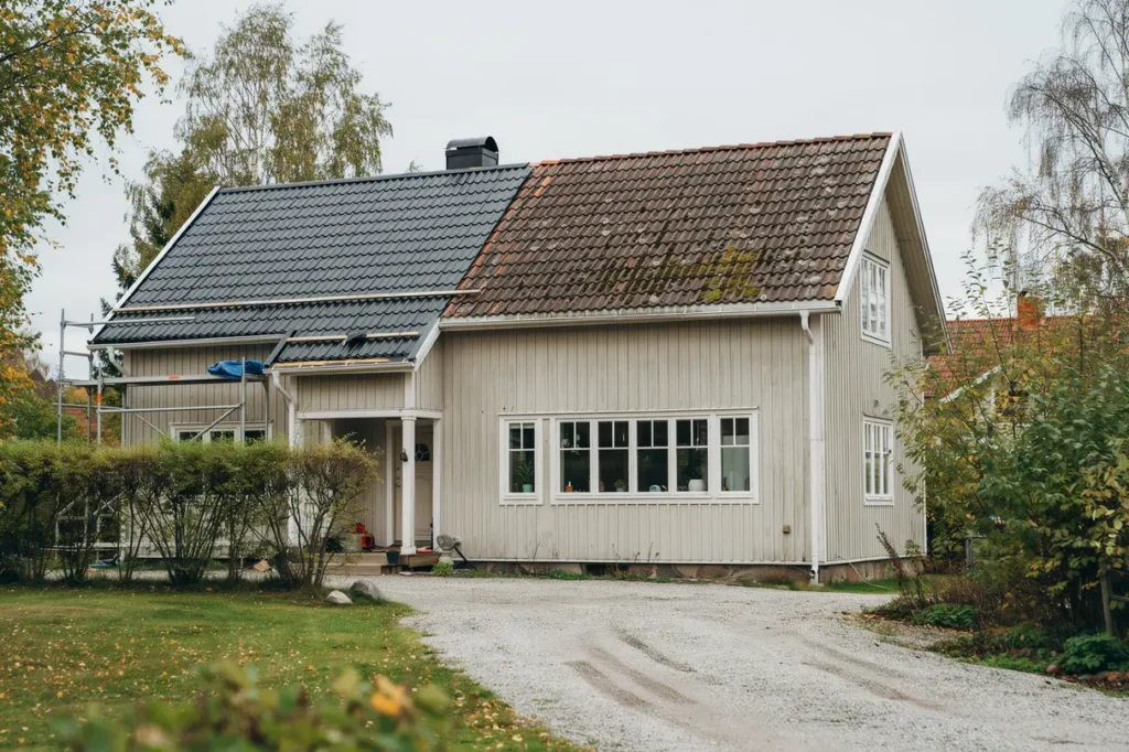 takm lning eller takbyte s avg r du vad som l nar sig f r ditt hus