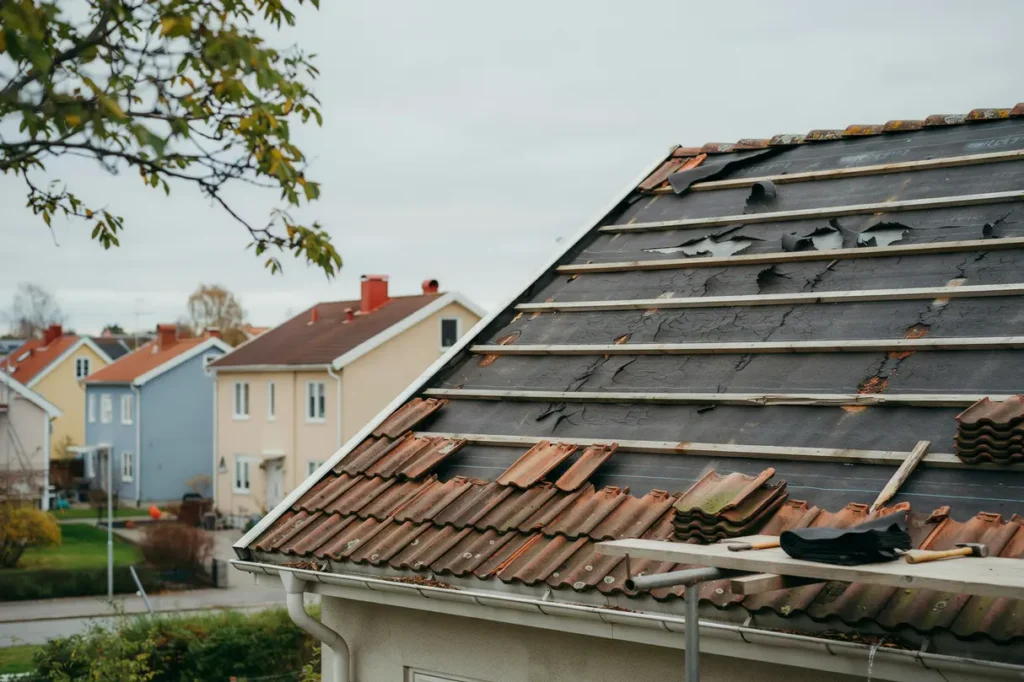 underlagspapp p taket tecken p slitage och n r det r dags att byta