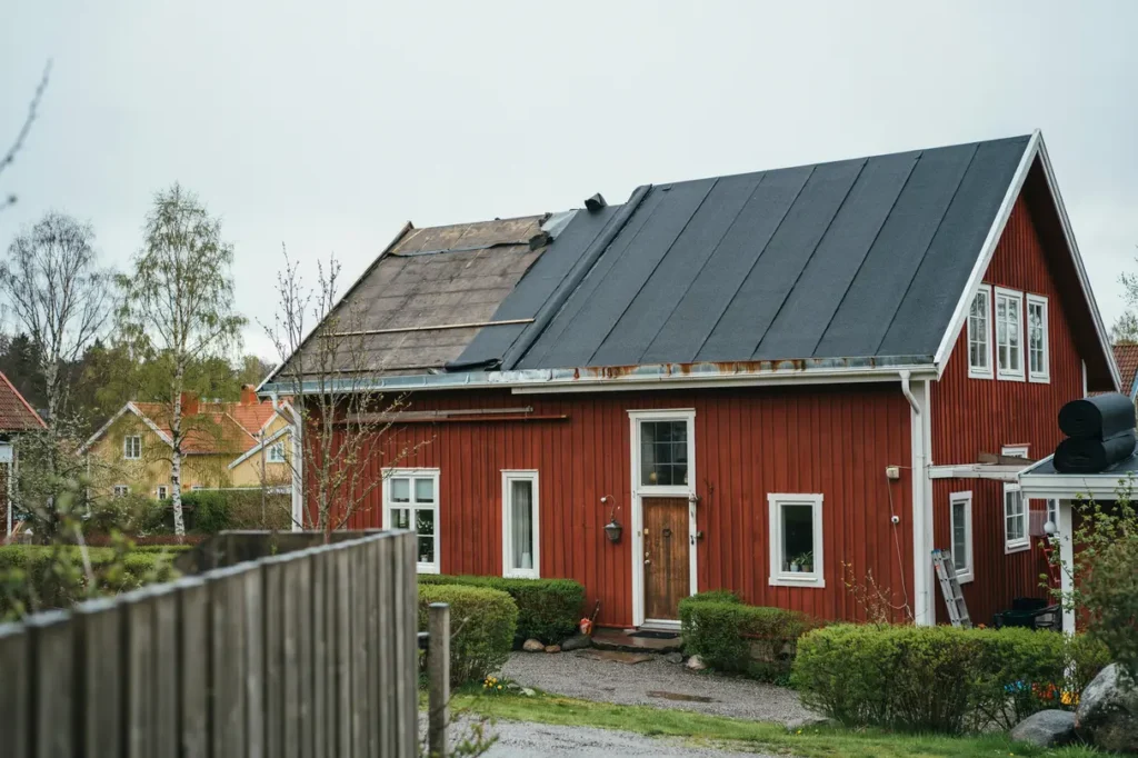 l gga takpapp p villan s f r du ett t tt h llbart och prisv rt tak